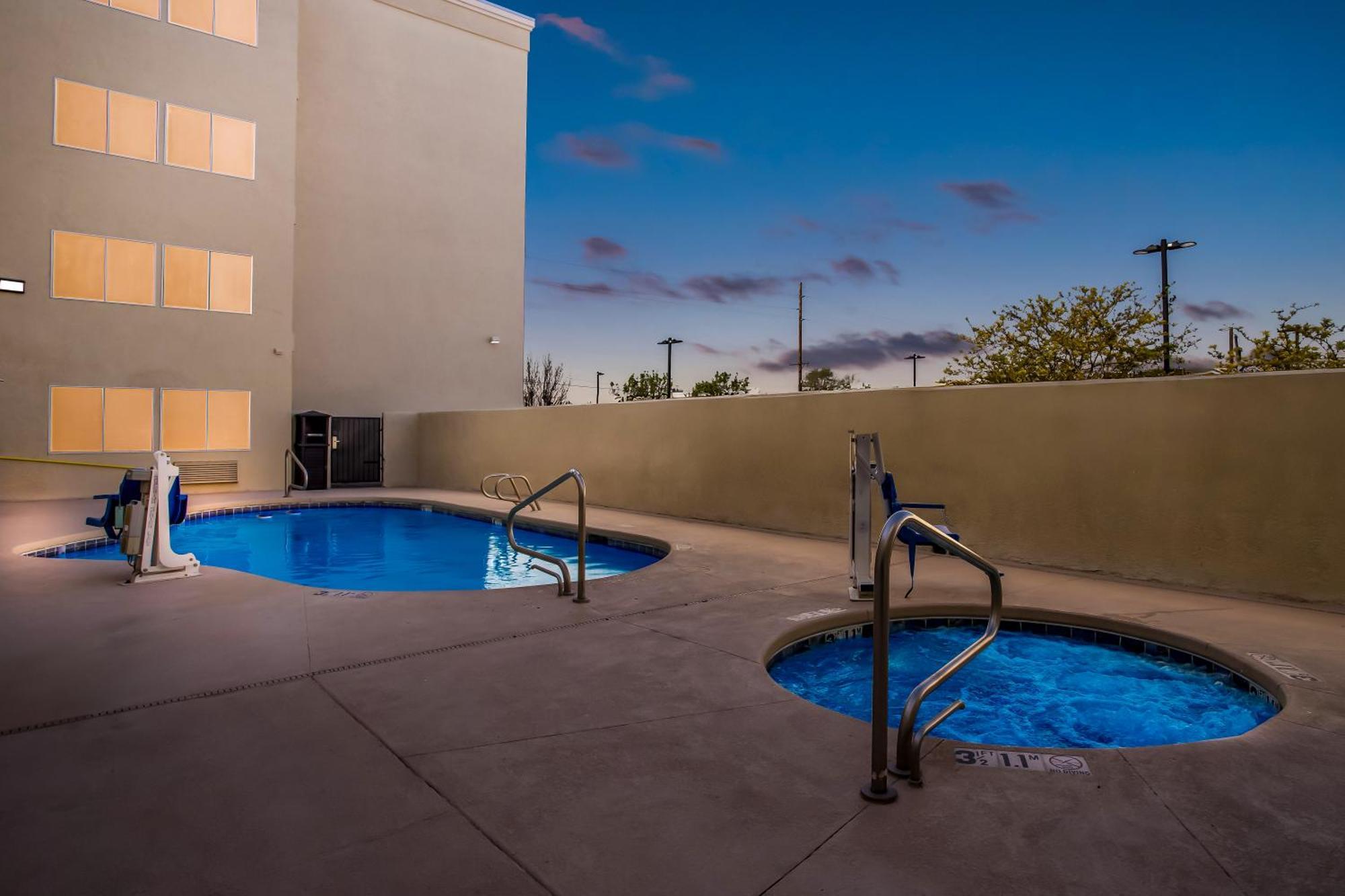 Comfort Inn & Suites Albuquerque Downtown Eksteriør billede